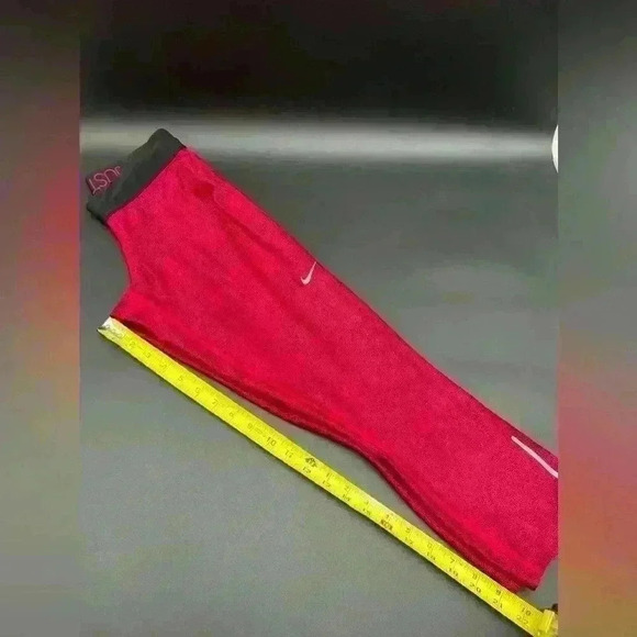 Nike Go, Size S
Women's Firm-Support High-Waisted Capri Leggings with Pockets - Picture 8 of 10